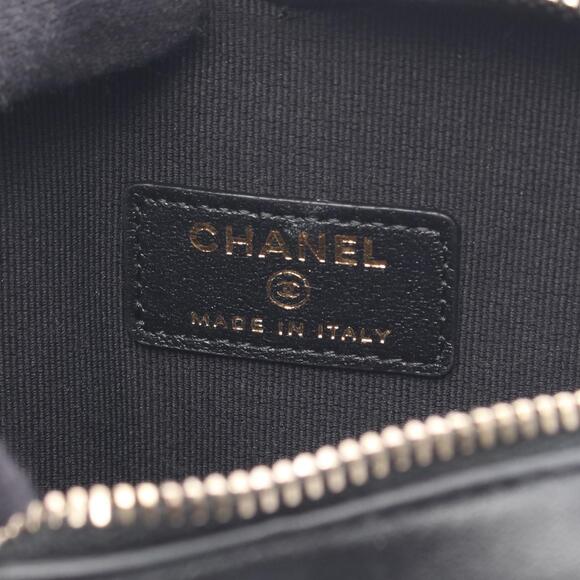 CHANEL Matelasse Heart Shoulder Bag in Lambskin Leather, Black - Picture 4 of 6